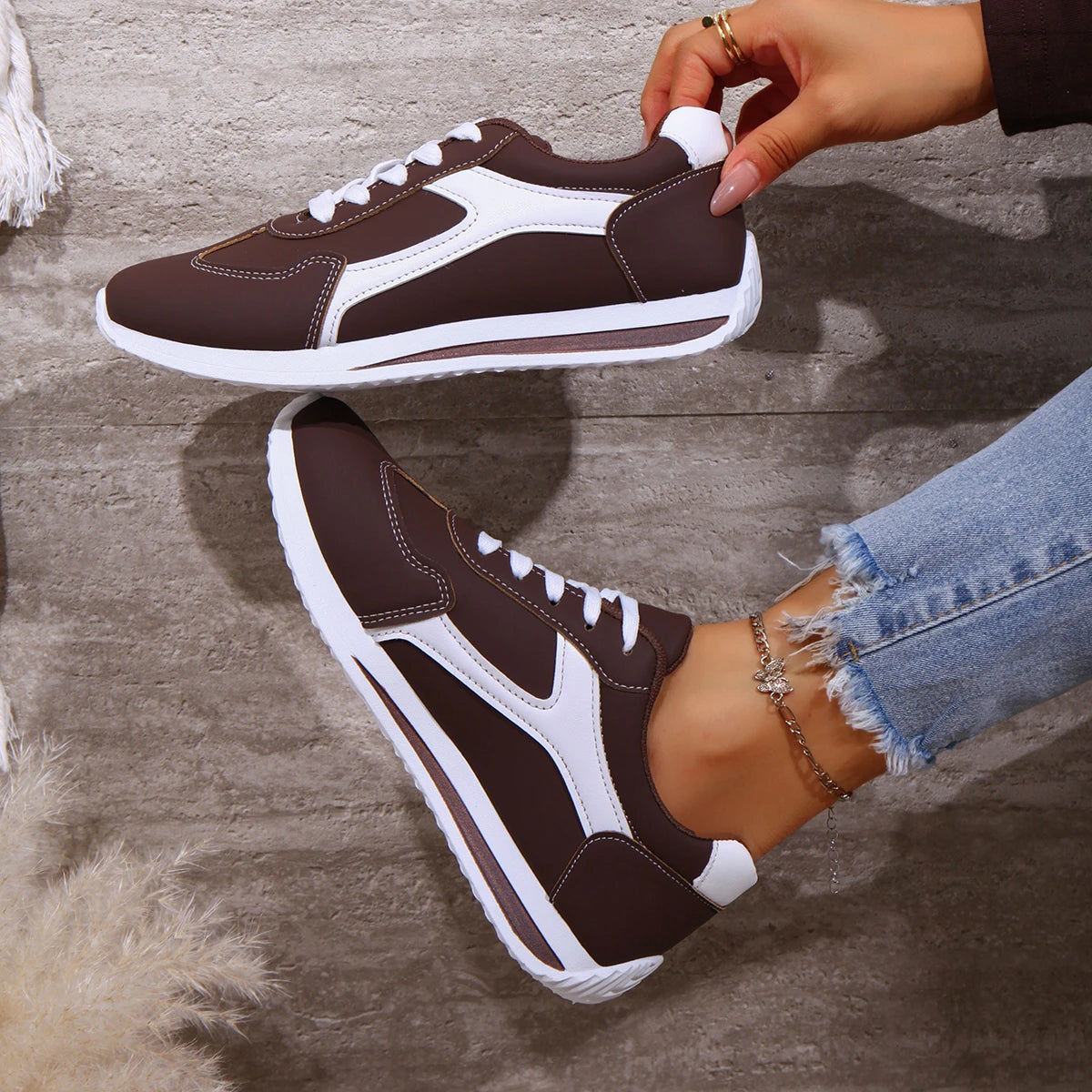 2025 Spring New Women Sneakers Comfortable Outdoor Fashion Versatile Flat Casual Sneakers Lace Up Women Sports Shoes Plus Size