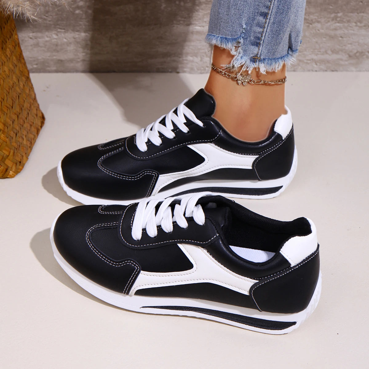 2025 Spring New Women Sneakers Comfortable Outdoor Fashion Versatile Flat Casual Sneakers Lace Up Women Sports Shoes Plus Size